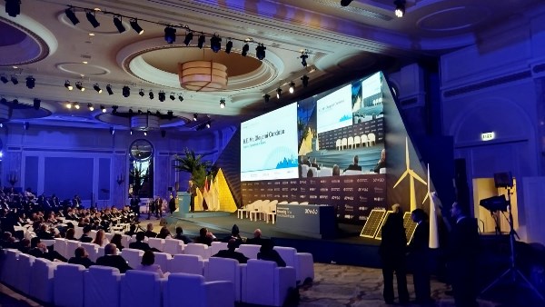 خلال المؤتمر