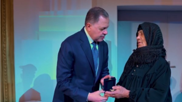 وزير الداخلية يكرم أسماء الشهداء