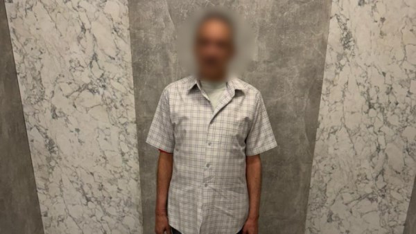 القبض على المتهم بتحطيم زجاج سيارة وسرقة محتوياتها بمدينة نصر