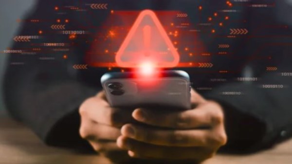 برنامج تجسس خطير يخترق هواتف آيفون وأندرويد