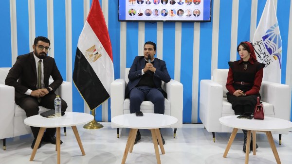 جلسة حوارية في جناح الإفتاء