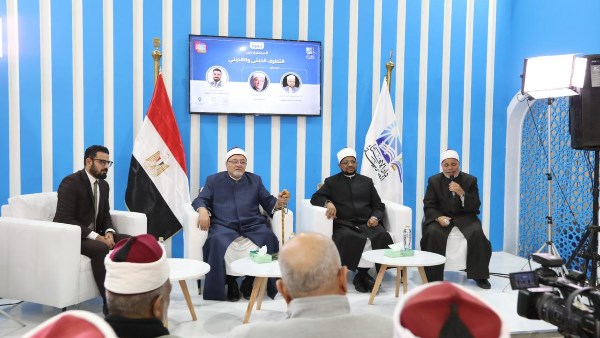 ندوة "المجتمع بين التطرف الديني واللاديني"