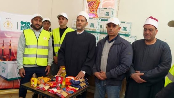 توزيع 100 ألف كرتونة غذائية