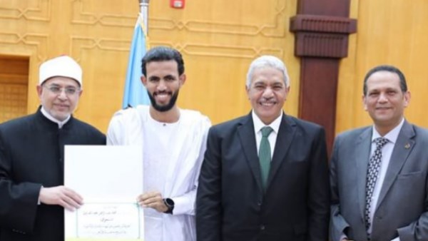 تكريم عبد الرحمن النحوي أصغر حاصل على الدكتوراه