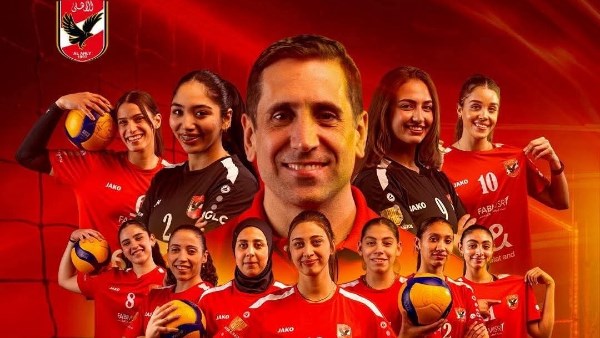 هشام حنفى يحتفل بفوز «سيدات الطائرة» بالسوبر المصري على حساب الزمالك