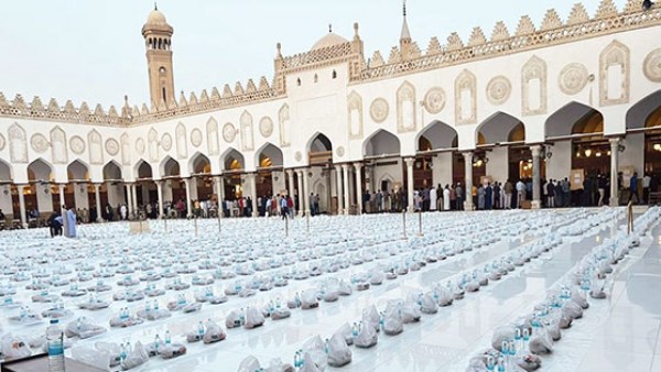 الجامع الأزهر يجهز وجبات إفطار للصائمين
