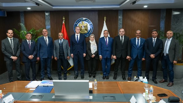 خلال الاجتماع