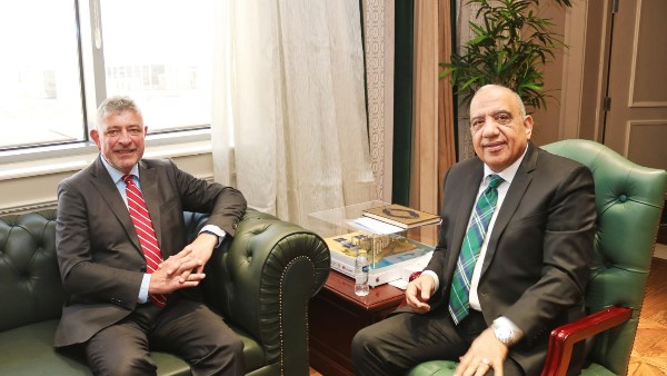 وزير الكهرباء والسفير الدينماركي