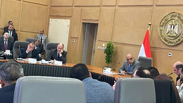 وزير الكهرباء  خلال المؤتمر الصحفي