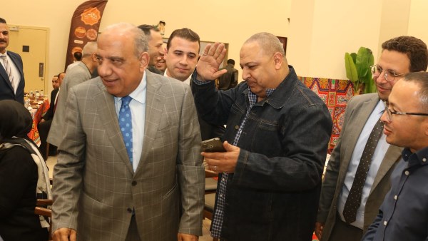 وزير الكهرباء خلال حفل الافطار