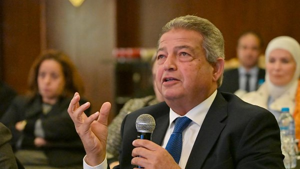 خالد عبد العزيز