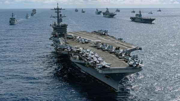 حاملة الطائرات الأمريكية أبراهام لينكولن