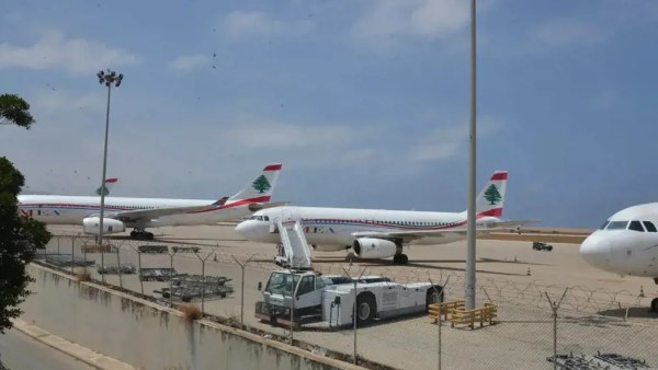 طائرة لبنانية 