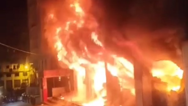 جانب من الحريق 