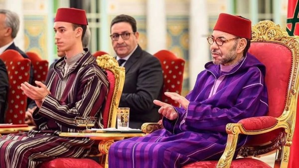 ملك المغرب يشارك حفل التوقيع 