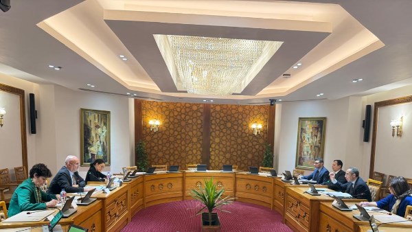 جانب من المشاورات 