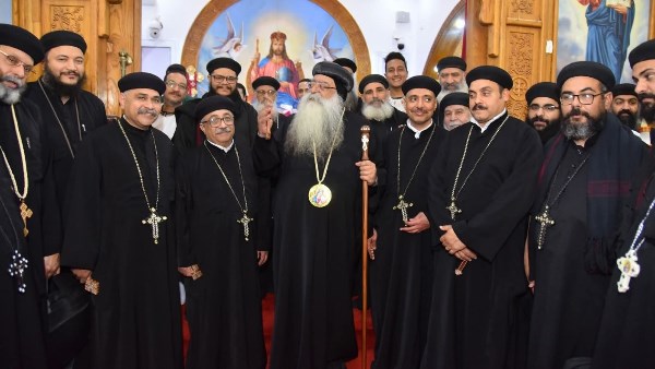 رسامة كهنة جدد 