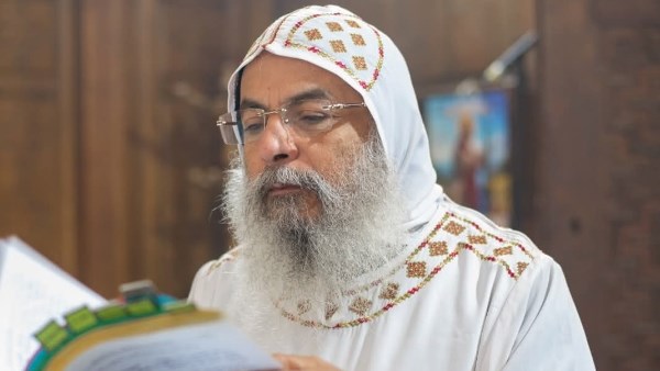 الأنبا مكسيموس مطران بنها وقويسنا