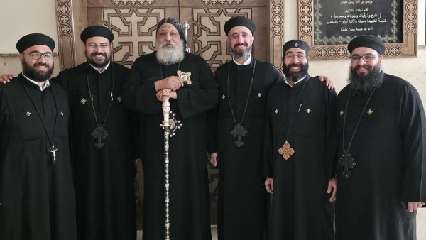 الأنبا ميخائيل والآباء الكهنة 