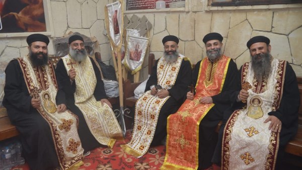 الآباء الكهنة 