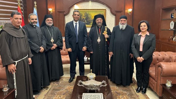 الأنبا إبراهيم إسحق ومحافظ البحر الاحمر 