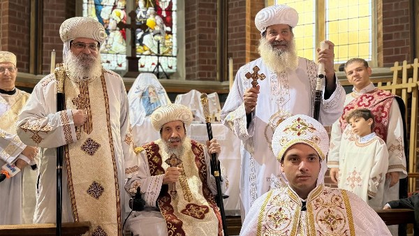 رسامة كاهن جديد 