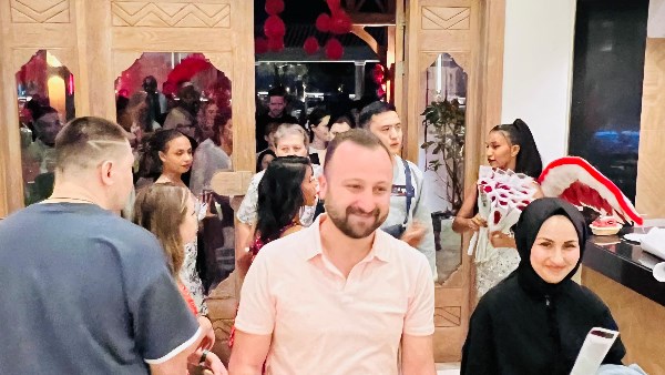 اللون الأحمر فى فنادق شرم الشيخ فى عيد الحب 