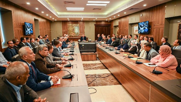 محافظ جنوب سيناء خلال الاجتماع 