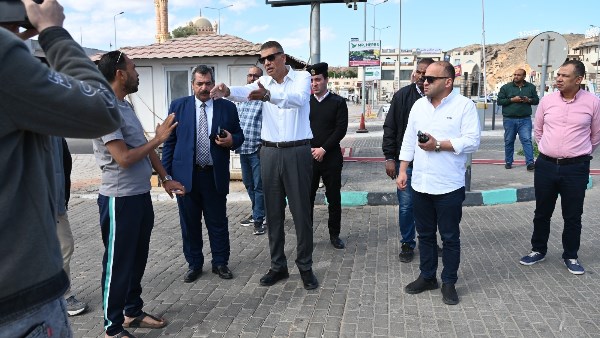 محافظ جنوب سيناء خلال الجولة 