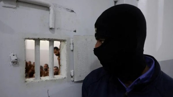 بدء تحقيقات مع أكثر من 1300 معتقل من تنظيم داعش