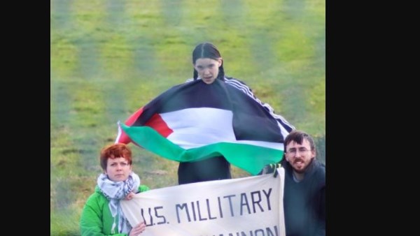 الكاتبة الإيرلندية  مع غزة