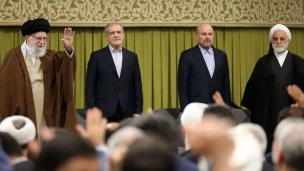 المرشد والرئيس ورئيس البرلمان في إيران