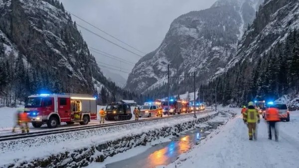 قالت الشرطة السويسرية أن هناك ترجيحات بوقوع جرحى جراء انحراف قطار عن مساره. 