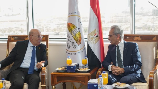 رئيس مجلس القضاء الأعلى ووزير الشؤون النيابة 