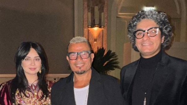 هبة مجدي وزوجها رفقة عمرو دياب