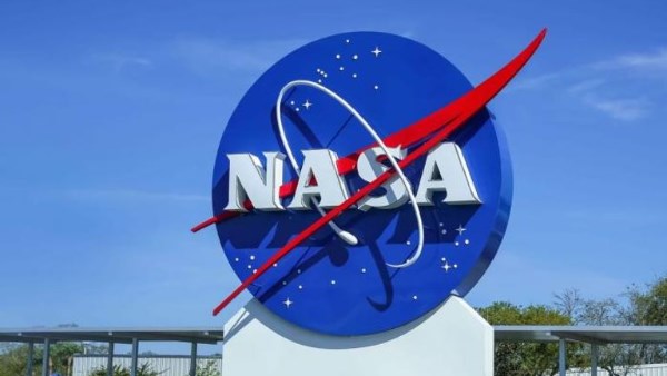 أول رحلة مأهولة للقمر بسبب الطقس