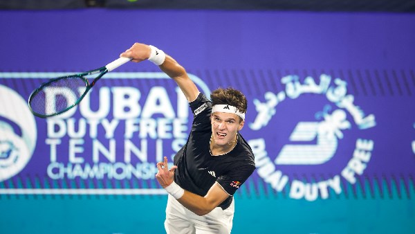 مفاجآت كبيرة في بطولة دبي للتنس