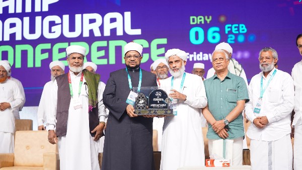 أمين البحوث الإسلامية يتسلّم درع تكريم شيخ الأزهر خلال مؤتمر المئوي لجمعيَّة العلماء بعموم كيرالا بالهند