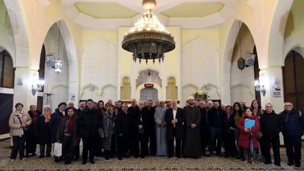 بمشاركة أحد أعضاء مرصد الأزهر .. مدريد تُحيي الأخوة الإنسانية بلقاء يجمع المسلمين والمسيحيين في المسجد المركزي