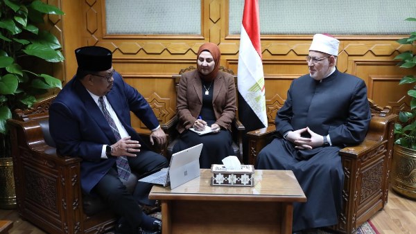 وكيل الأزهر يستقبل كبير وزراء ولاية ملاكا الماليزية لبحث تعزيز التعاون التعليمي والدعوي