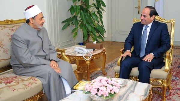 الرئيس السيسي يجري اتصالًا هاتفيًا بشيخ الأزهر للاطمئنان على صحته.. وشيخ الأزهر يعرب عن بالغ شكره وتقديره لهذه اللفتة الكريمة