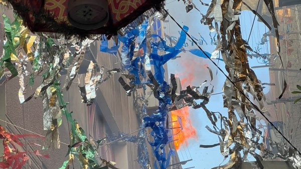 الحريق أعلى العقار