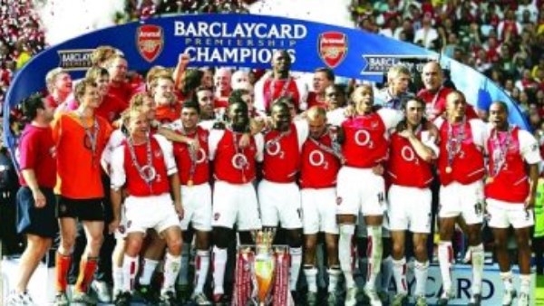 أرسنال بطل الدوري الانجليزي 2004