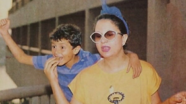 الفيشاوي ووالدتة