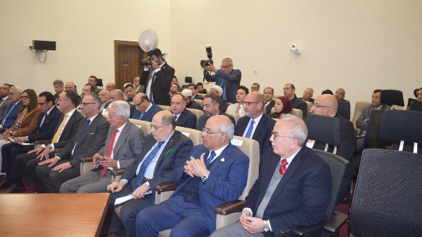 اجتماع وزير التموين استعدادًا لمعرض "أهلاً رمضان 2026"