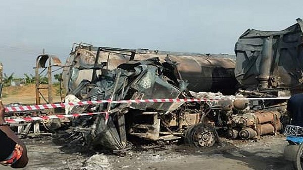مصرع 30 شخصا وإصابة آخرين جراء تحطم شاحنة شمال نيجيريا