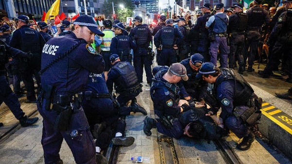 أستراليا..تفريق تظاهرة مؤيدة لفلسطين ورفضا لزيارة الرئيس الإسرائيلي