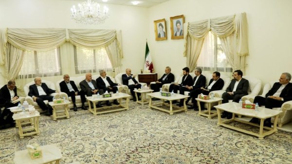 وفد من حماس يلتقي لاريجاني في الدوحة لبحث الأوضاع في قطاع غزة