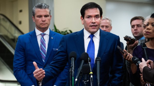 حجم الطلبات لشراء الأسلحة الأمريكية وصل إلى 900 مليار دولار