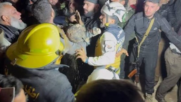 لحظه إنقاذ الطفل 